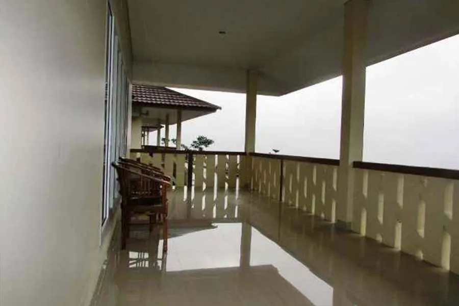 Villa Cisarua 003A-M, Tugu