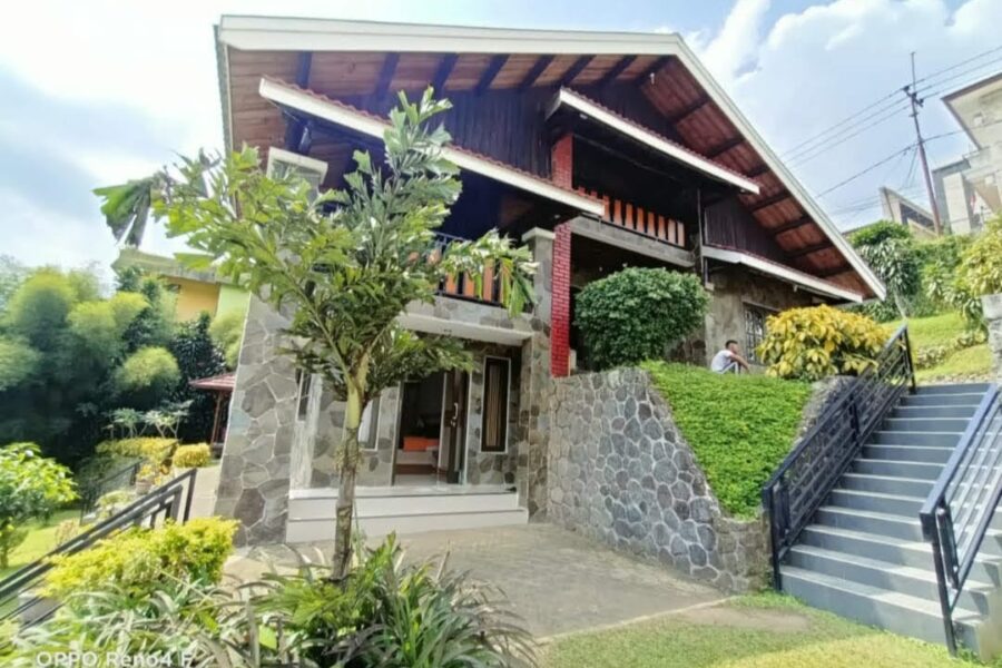 Villa Cisarua 0105, Tugu